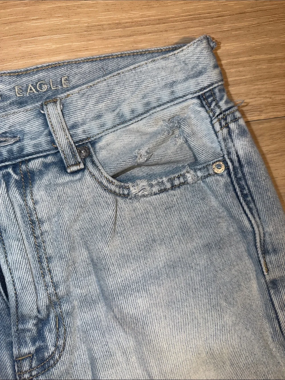 American Eagle Outfitters Light Blue mom  Jeans size 4 short